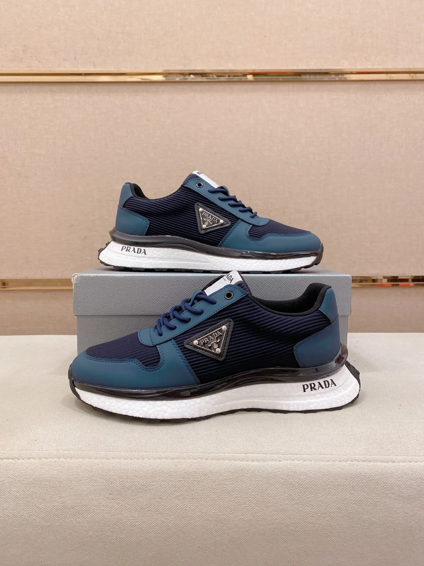 Men's shoes 💰: 462💰 [Prada～Prada] Trendy new styles are on the market. Same style as the official website. Counter quality. Original version. [Strong] [Strong] Imported selected first-layer cowhide. Comfortable and breathable sheepskin lining, fine workmanship, upper layer made of 100% pure cowhide, original last shape, comfortable on the feet, shoe sizes 38 to 44